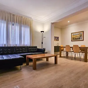  Apartment Classbedroom Park Gueell